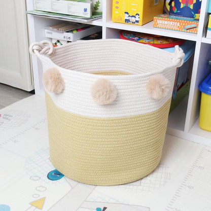 panier linge pour bebe avec pompons