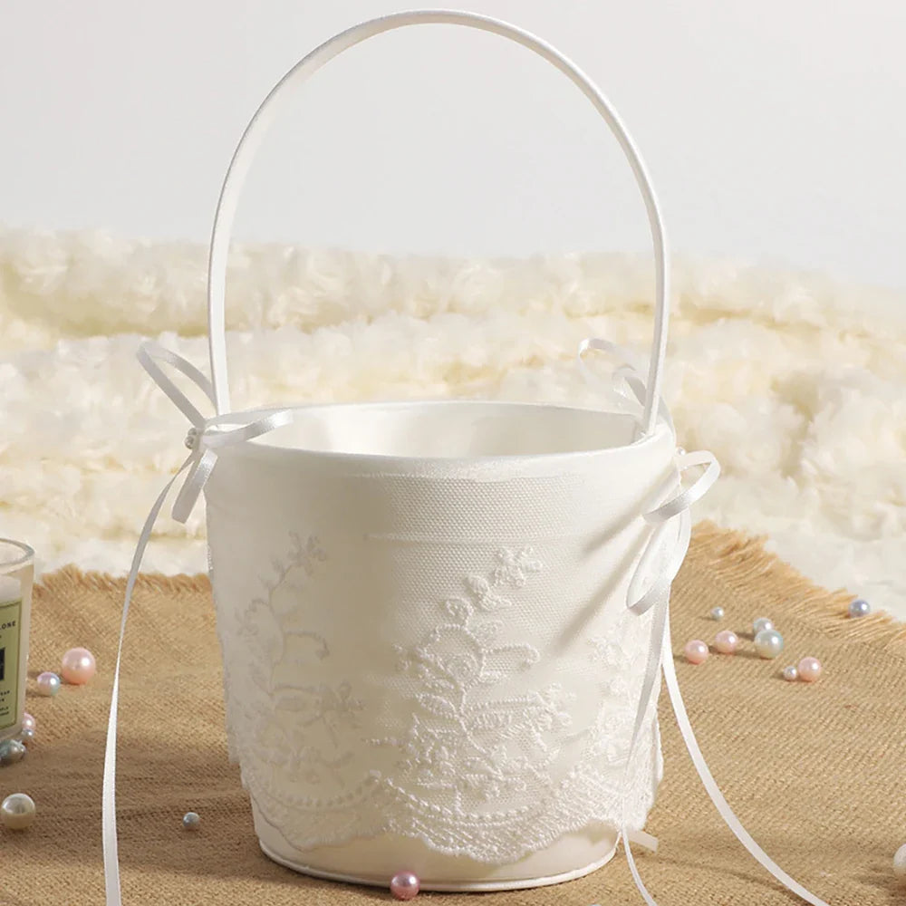 Panier porte alliance en dentelle