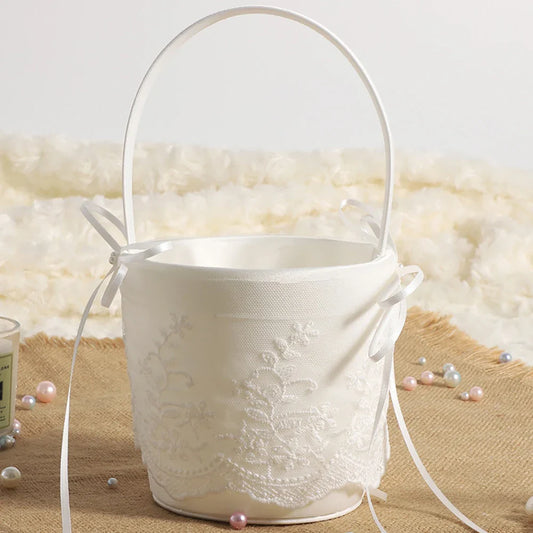 Panier porte alliance en dentelle
