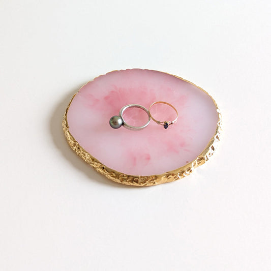 Petit plateau à bijoux en résine