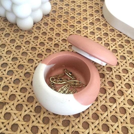 Petite boîte à bijoux bicolore terracotta et blanc en jesmonite
