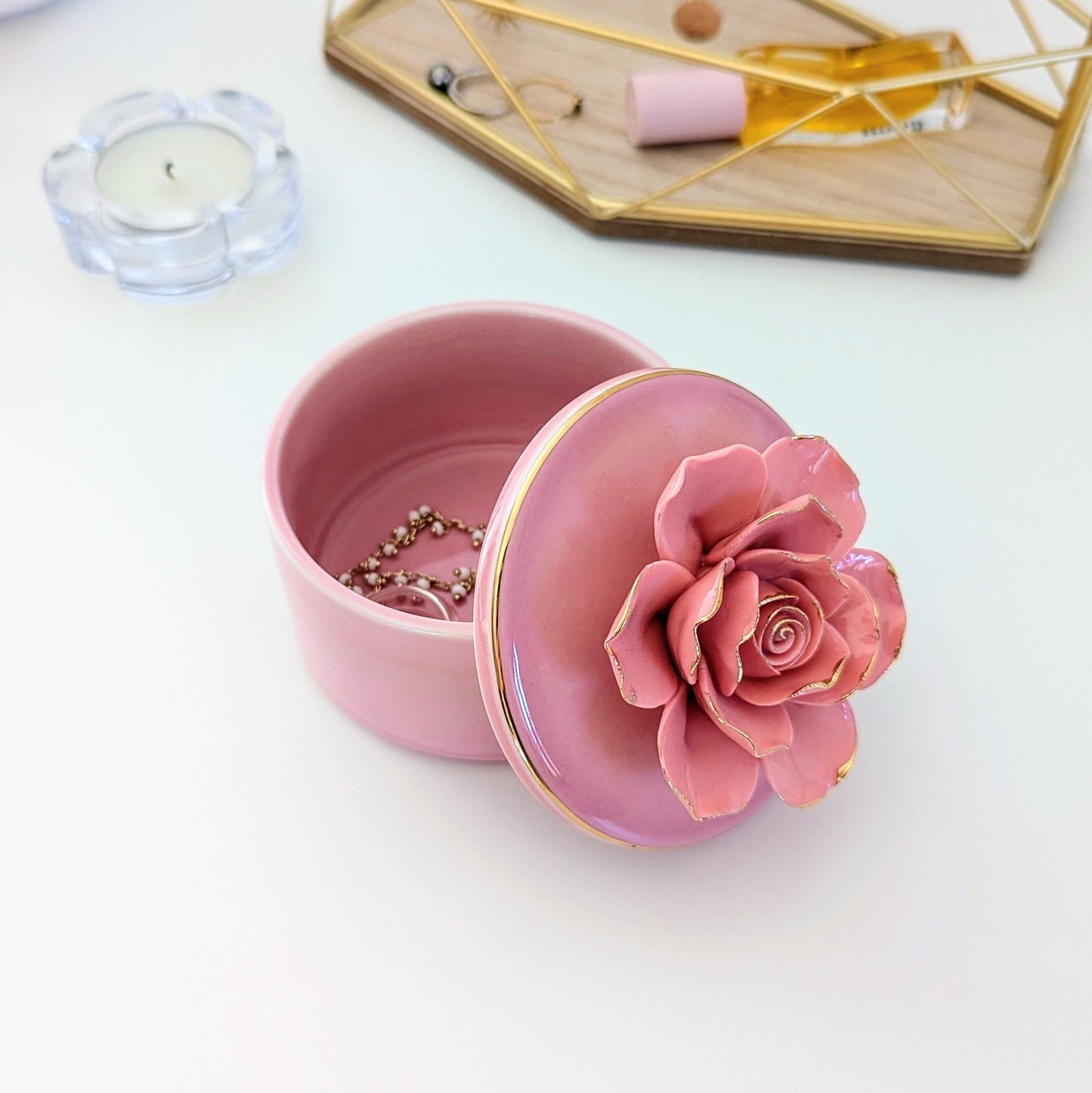 Petite boîte à bijoux fleur en céramique