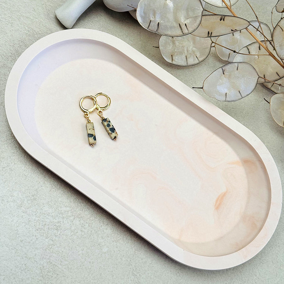 Plateau bijoux ovale marbré en jesmonite