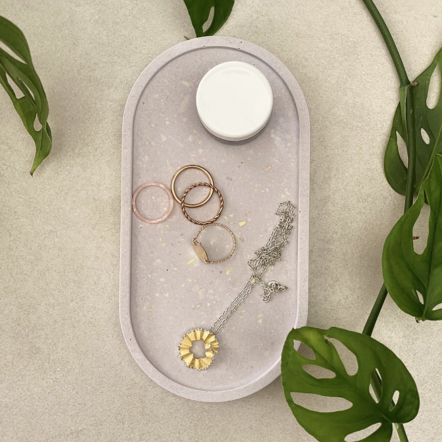 Plateau bijoux ovale terrazzo en jesmonite