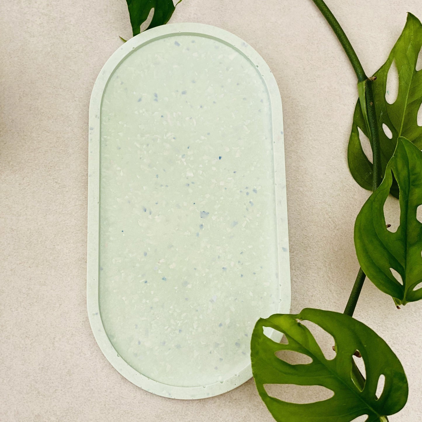 Plateau bijoux ovale terrazzo en jesmonite