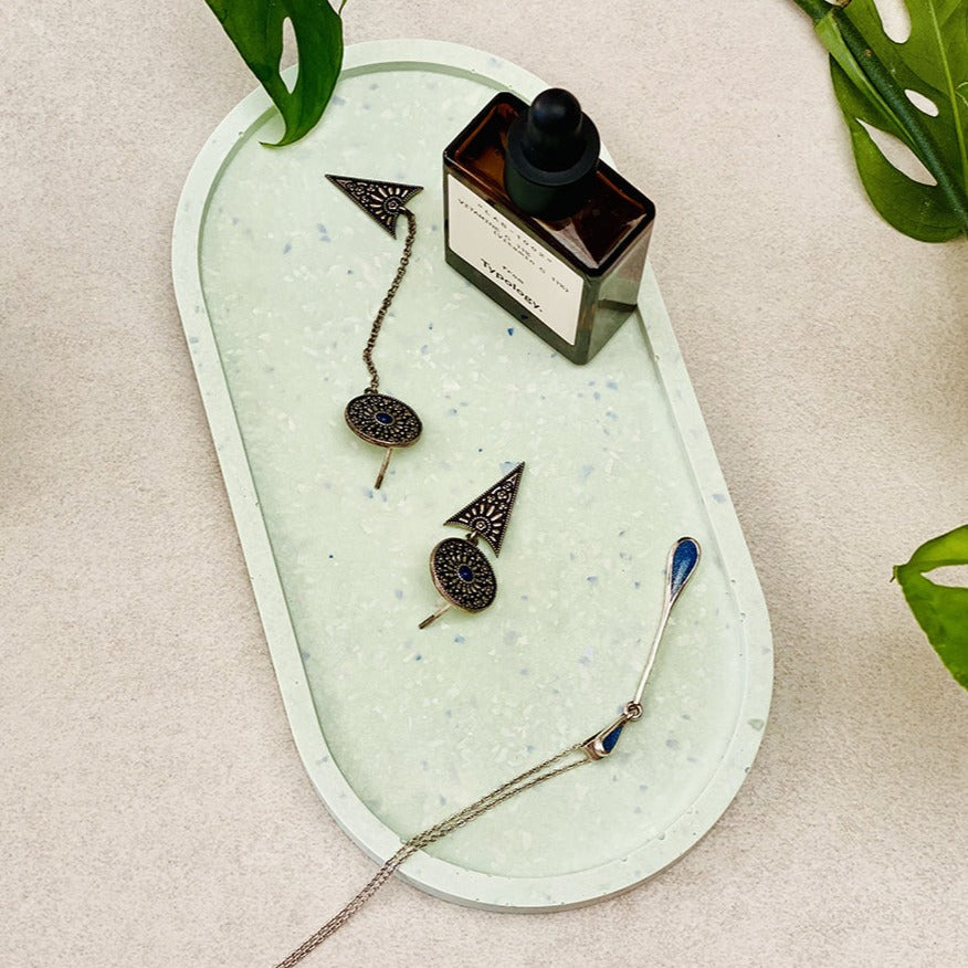 Plateau bijoux ovale terrazzo en jesmonite