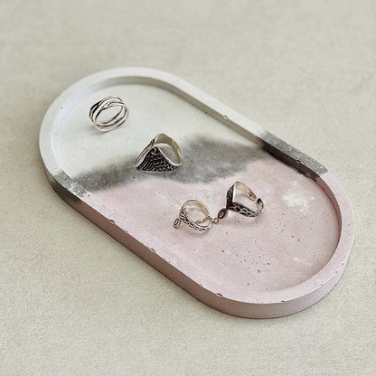 Plateau bijoux ovale tricolore rose, gris et blanc en béton