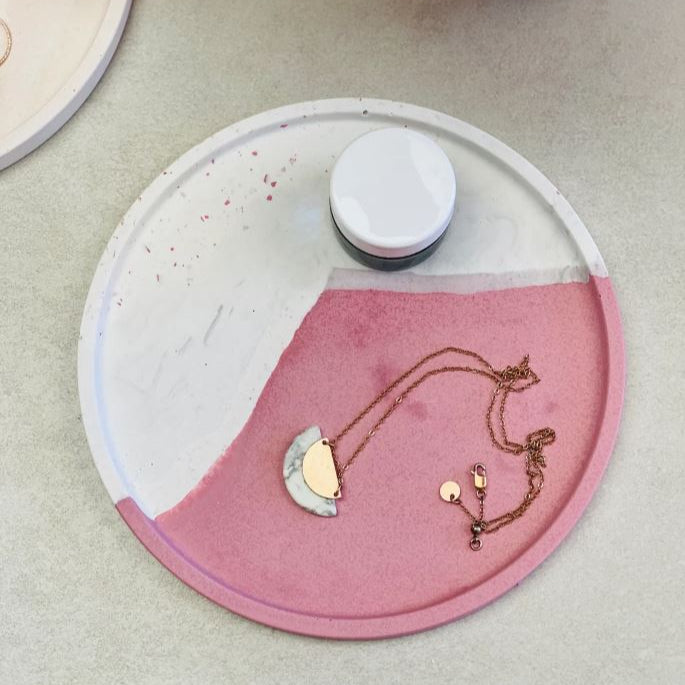 Plateau rond en Jesmonite effet Terrazzo