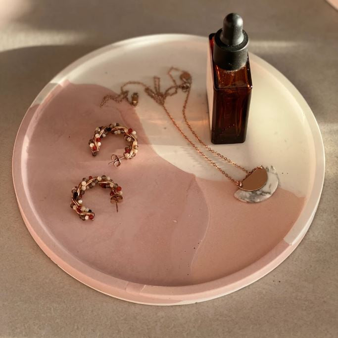 Plateau rond en Jesmonite effet Terrazzo