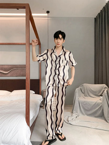 Pyjama D'été Pour Homme En Satin Argenté "Évasion Nocturne"