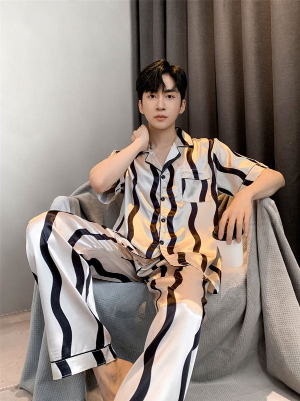 Pyjama D'été Pour Homme En Satin Argenté "Évasion Nocturne"