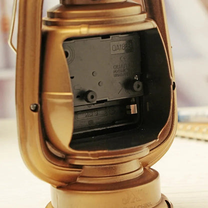 Réveil vintage en métal lampe à huile