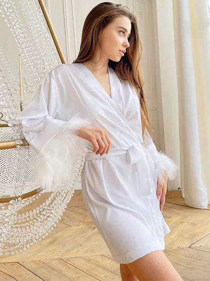 Robe de Chambre Élégante Manches à Fourrures pour Femme "Élégance Matinale"