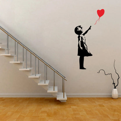 Sticker Mural Salon avec une Petite Fille et un Ballon en Forme de Cœur