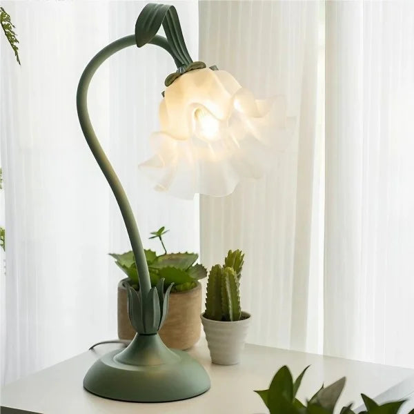 Lampe de Table Vintage à Fleurs Ajustable – Élégance Pratique et Design Inspiré de la Nature