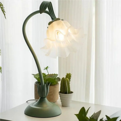 Lampe de Table Vintage à Fleurs Ajustable – Élégance Pratique et Design Inspiré de la Nature