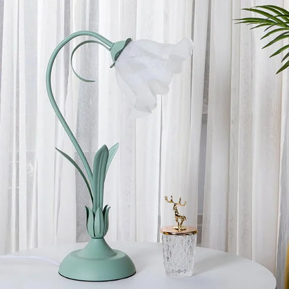 Lampe de Table Vintage à Fleurs Ajustable – Élégance Pratique et Design Inspiré de la Nature