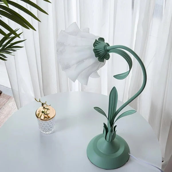 Lampe de Table Vintage à Fleurs Ajustable – Élégance Pratique et Design Inspiré de la Nature
