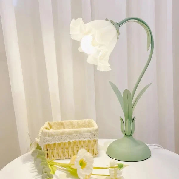 Lampe de Table Vintage à Fleurs Ajustable – Élégance Pratique et Design Inspiré de la Nature