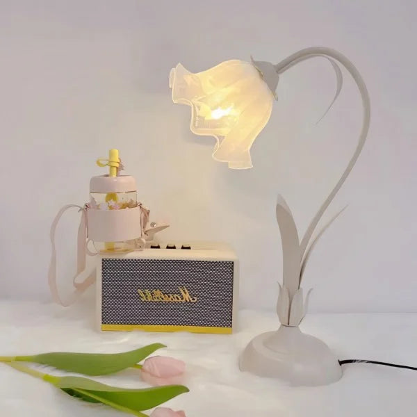 Lampe de Table Vintage à Fleurs Ajustable – Élégance Pratique et Design Inspiré de la Nature