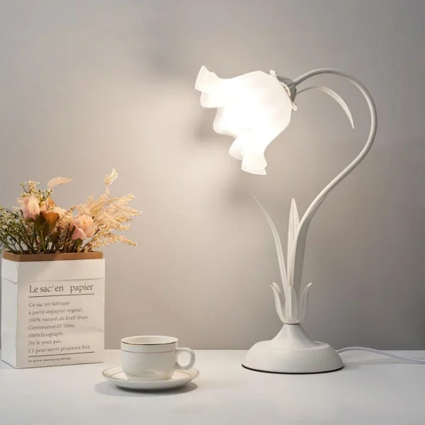 Lampe de Table Vintage à Fleurs Ajustable – Élégance Pratique et Design Inspiré de la Nature