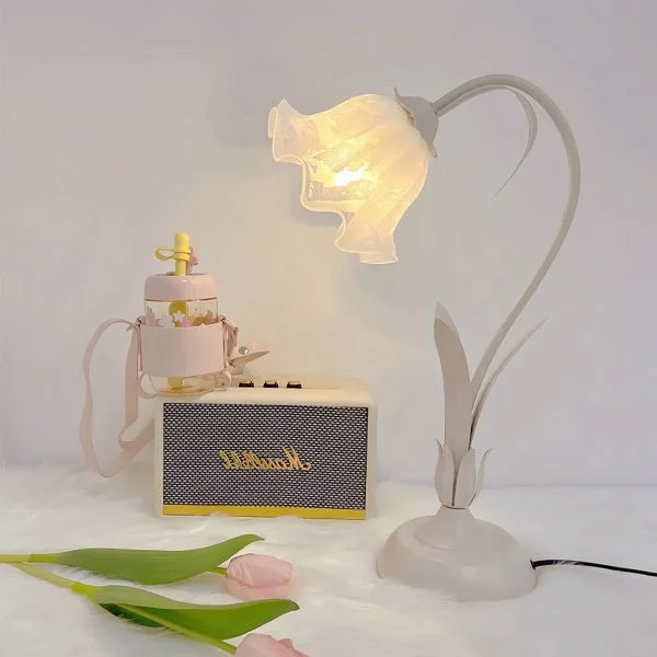 Lampe de Table Vintage à Fleurs Ajustable – Élégance Pratique et Design Inspiré de la Nature
