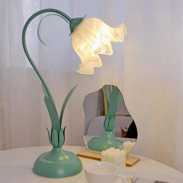 Lampe de Table Vintage à Fleurs Ajustable – Élégance Pratique et Design Inspiré de la Nature