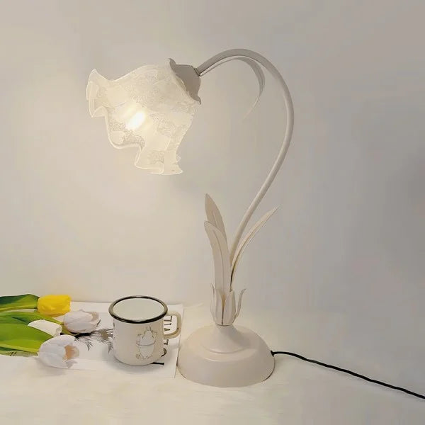 Lampe de Table Vintage à Fleurs Ajustable – Élégance Pratique et Design Inspiré de la Nature