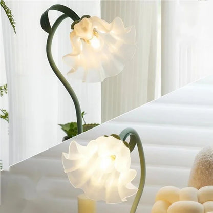 Lampe de Table Vintage à Fleurs Ajustable – Élégance Pratique et Design Inspiré de la Nature